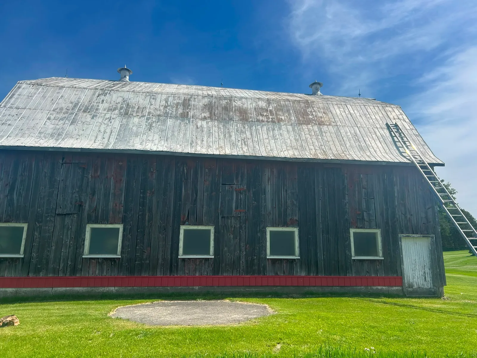 Weathered barn roof before painting